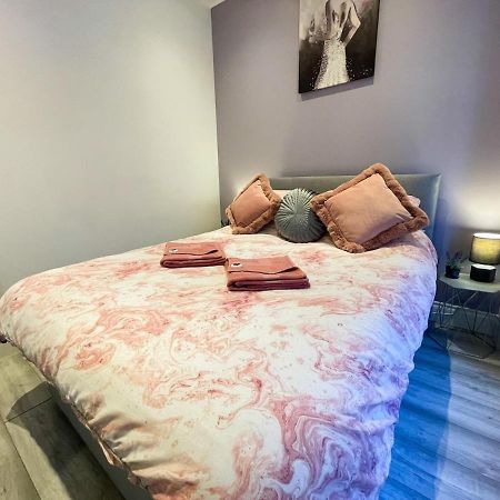 Recently Refurbished Two Bedroom Apartment, Central Location! Glasgow Ngoại thất bức ảnh