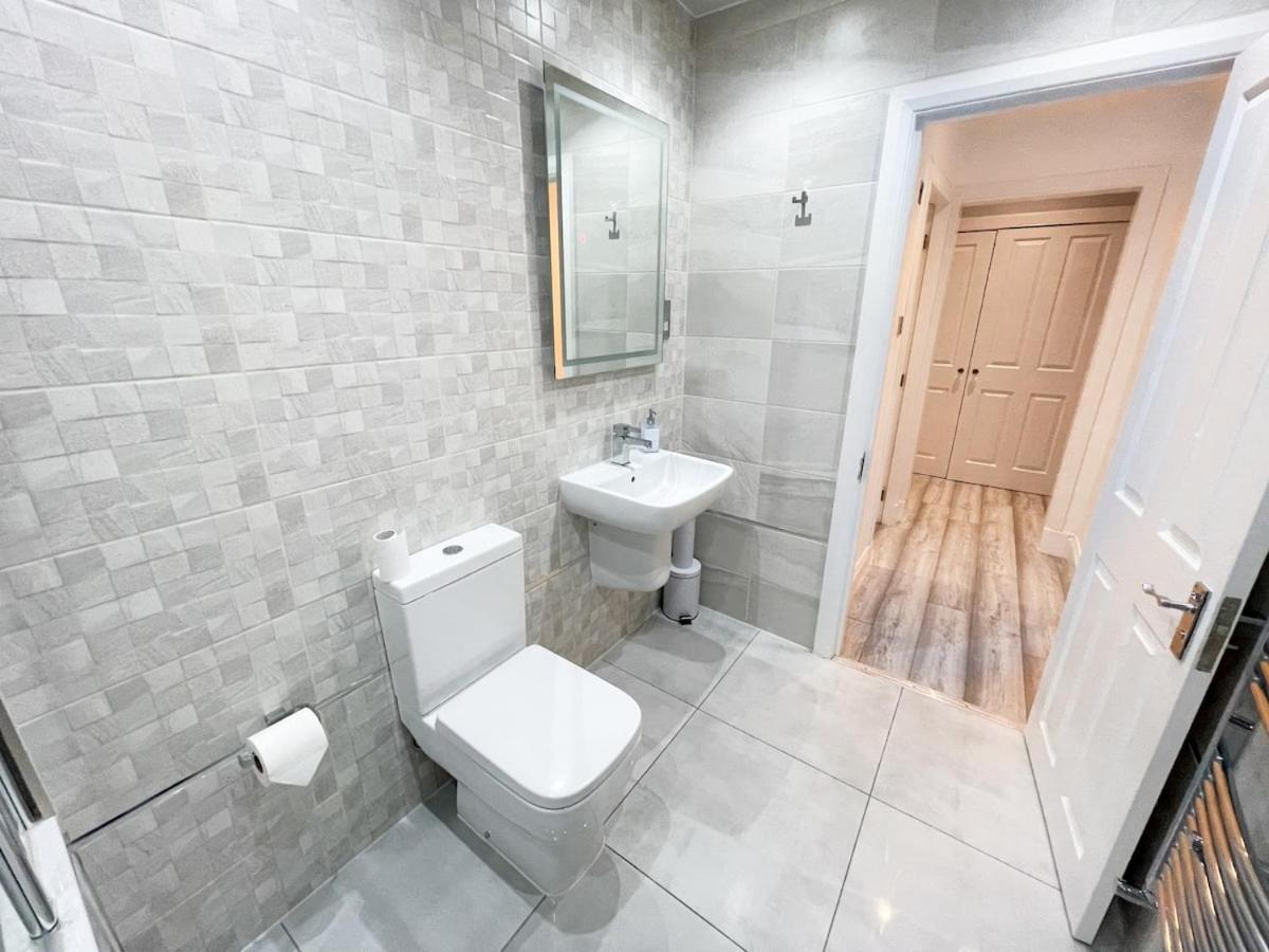 Recently Refurbished Two Bedroom Apartment, Central Location! Glasgow Ngoại thất bức ảnh