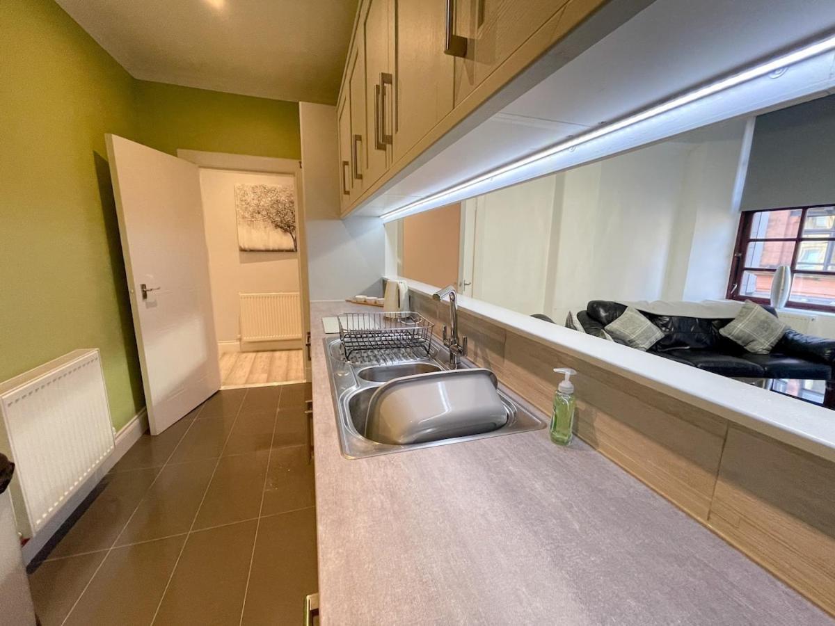 Recently Refurbished Two Bedroom Apartment, Central Location! Glasgow Ngoại thất bức ảnh